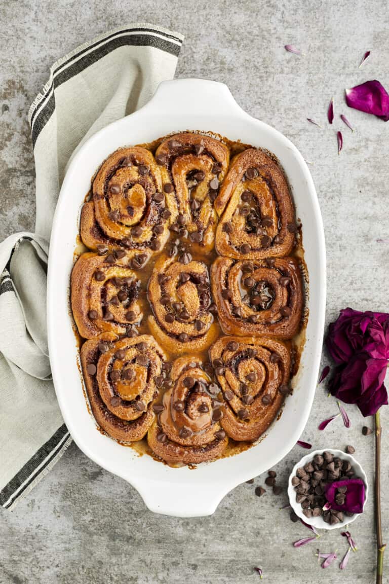 Easy Cinnamon Rolls with Caramel and Chocolate Chips