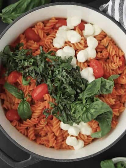 One Pot Caprese Pasta with Mozzarella, tomatoes, and spinach