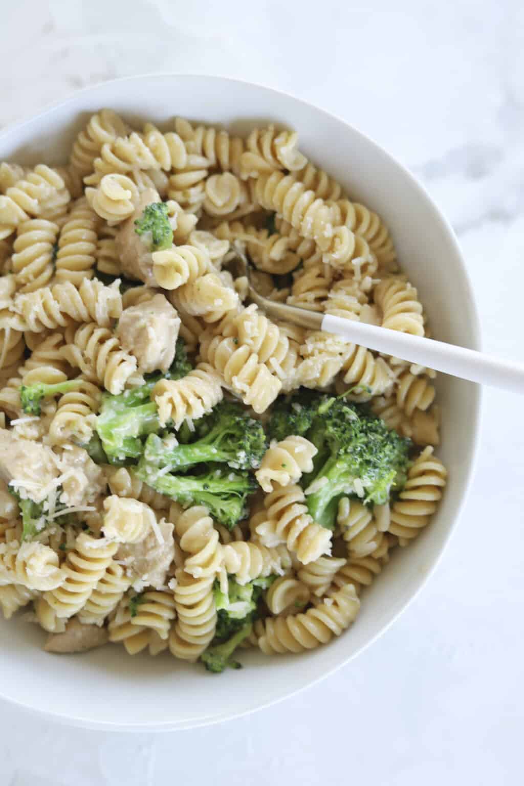 One Pot Chicken Broccoli Rotini - Food Dolls