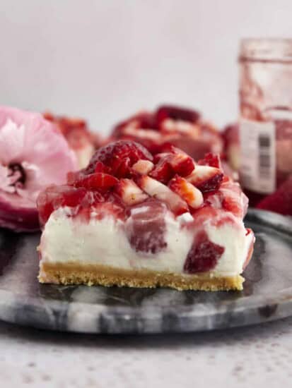 cropped-Strawberry-Cheesecakse-Bars15289.jpg