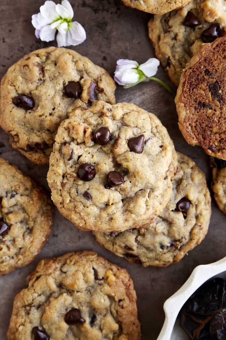 Date Cookies with Chocolate Chips and Walnuts - Food Dolls