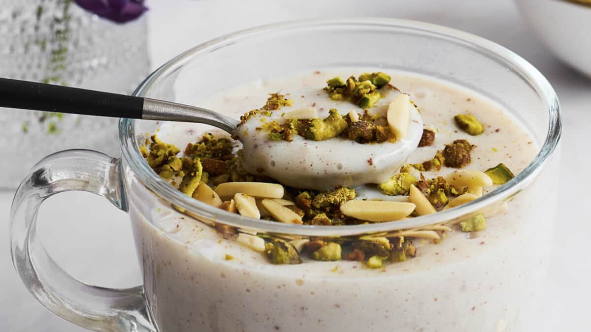 Easy Sahlab Recipe (Middle Eastern Milk Pudding) - Food Dolls