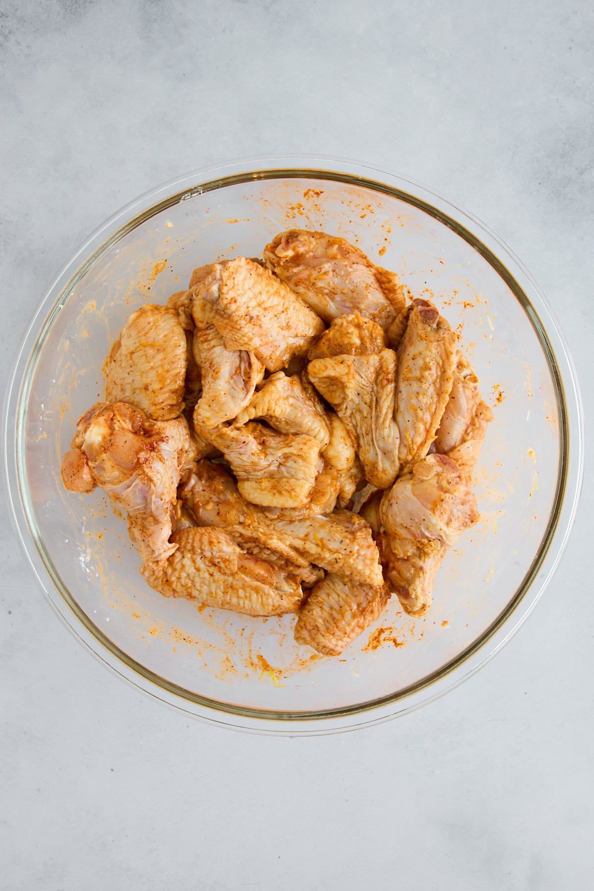 Seasoned raw chicken wings. 