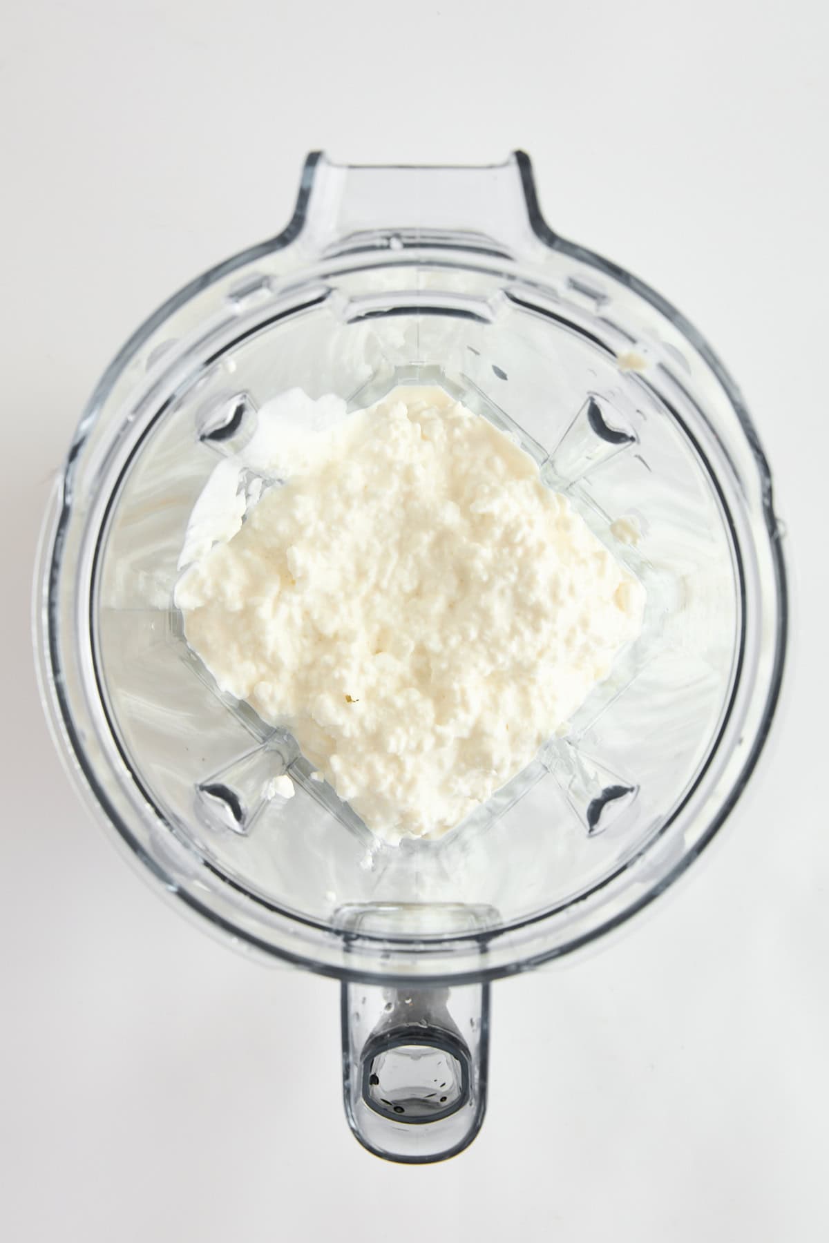 Cottage cheese in a blender. 